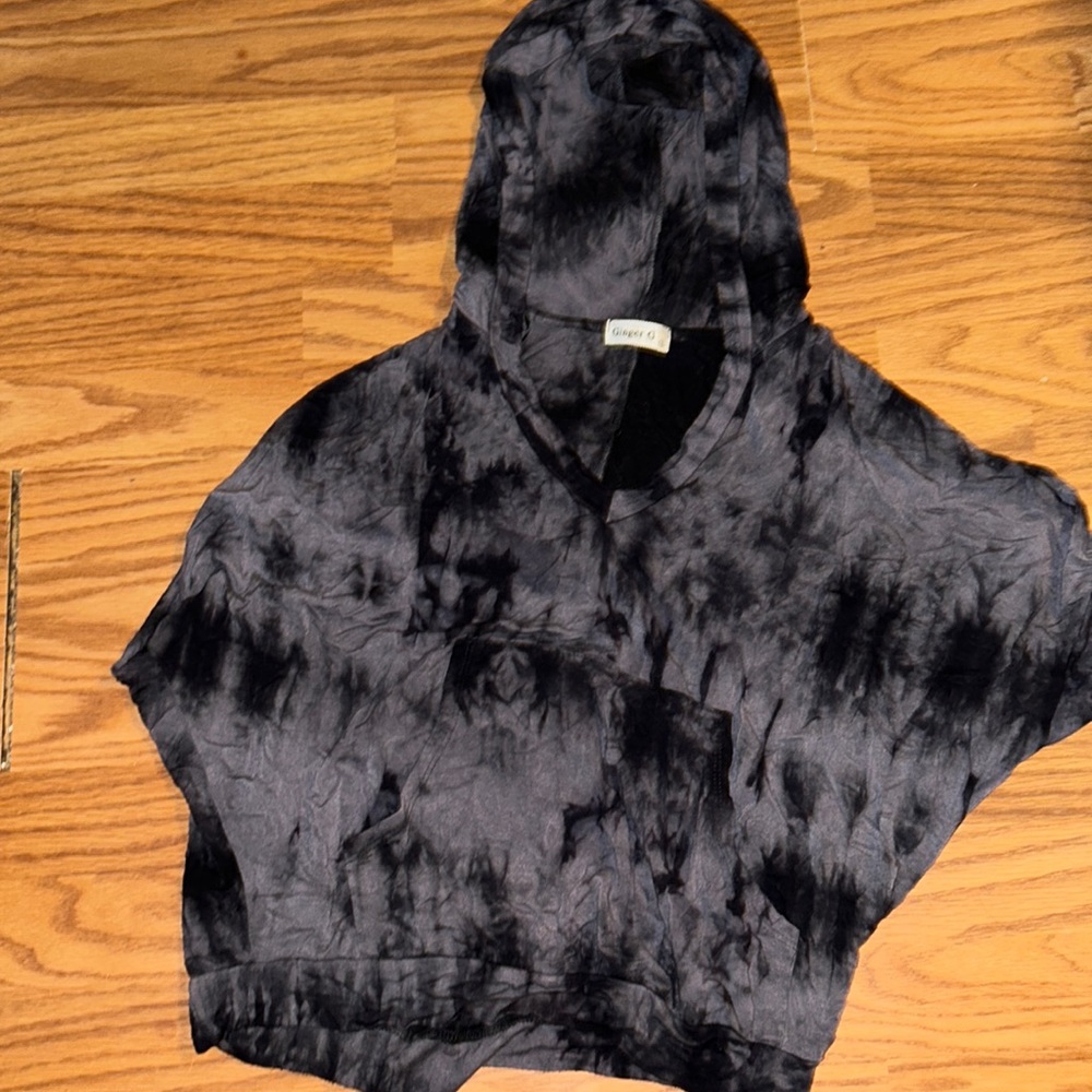 Hooded tiedye crop top